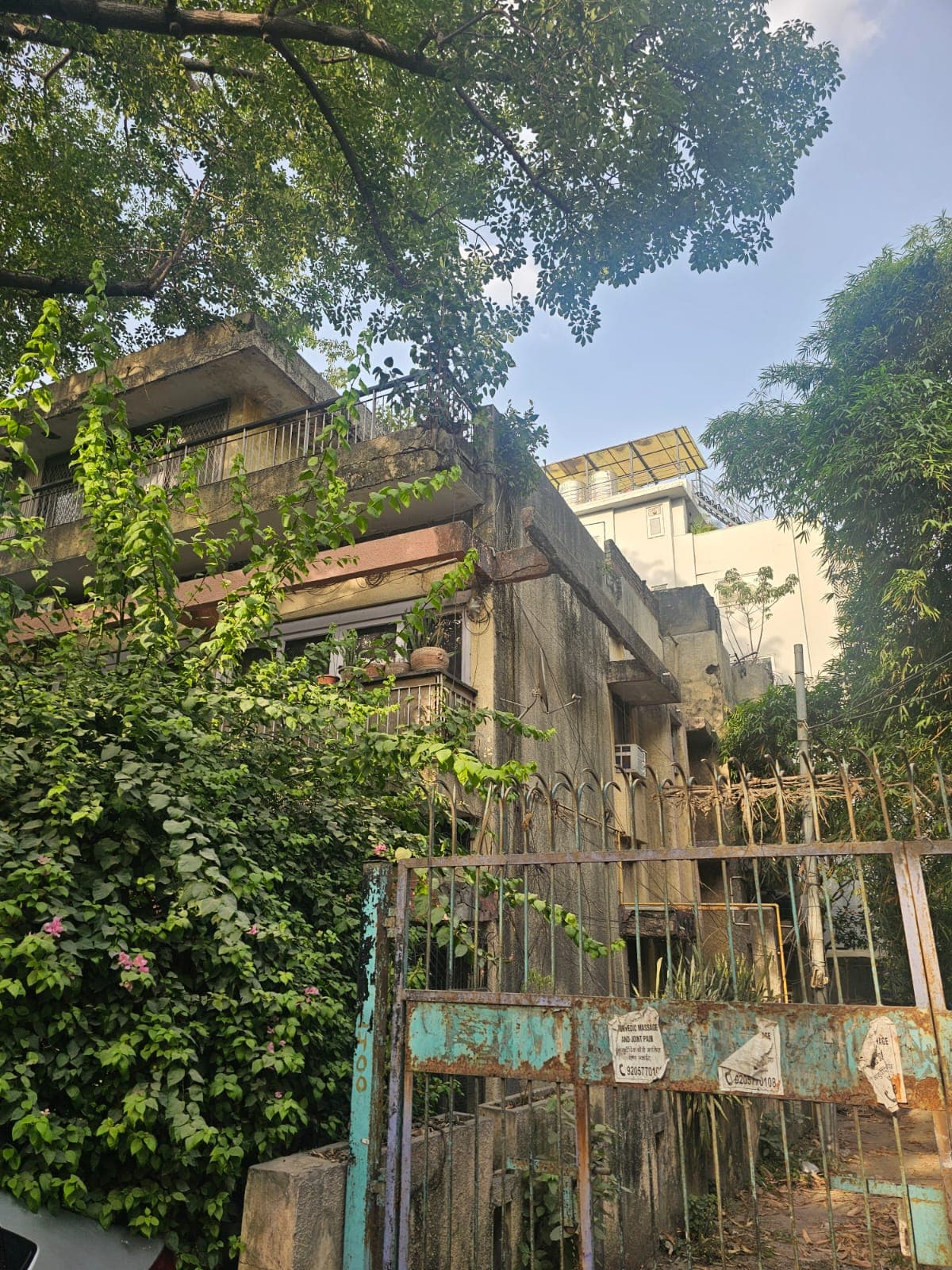 Existing bungalow in Safdarjung Enclave, New Delhi
